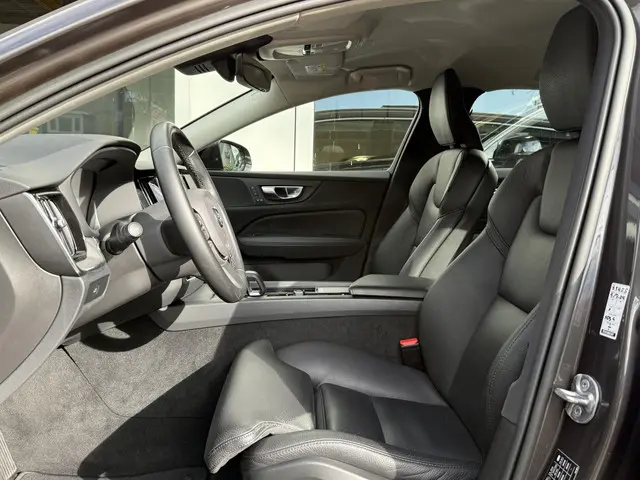 Volvo V60 2.0 B4 Plus Bright 2022 Benzine 4