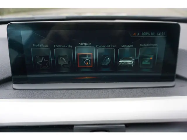 BMW 3 Serie 330e High Executive 2016 Hybride Benzine 14