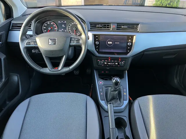 SEAT Arona 1.0 TSI Style Business Intense 2021 Benzine 4