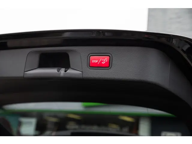 Mercedes-Benz GLC AMG 43 4MATIC Premium 2019 Benzine 47