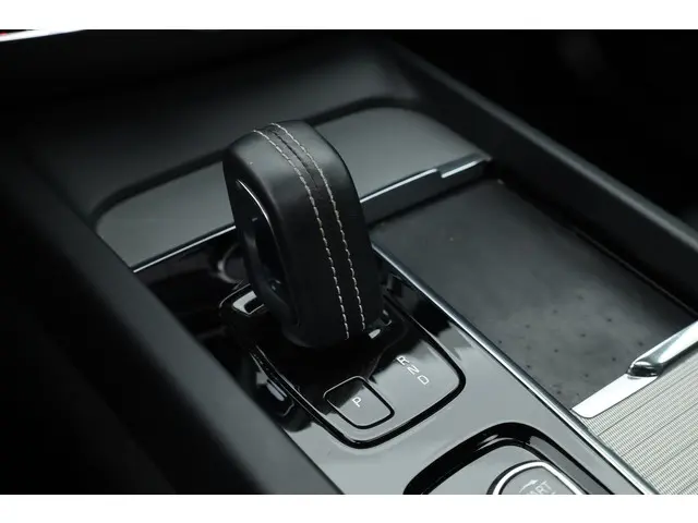 Volvo XC60 T8 Recharge R-Design 2022 Hybride Benzine 5