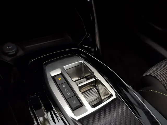 Peugeot 2008 1.2 Hybrid 136 GT 2025 Hybride Benzine 15