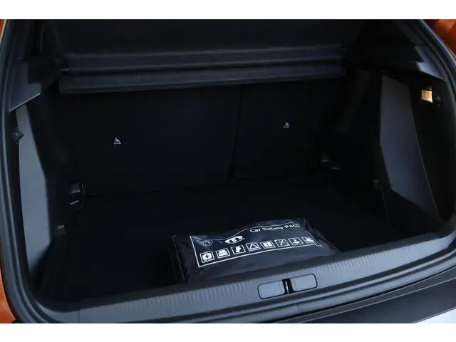 Peugeot 2008 1.2 PureTech Active Pack 2023 Benzine 31