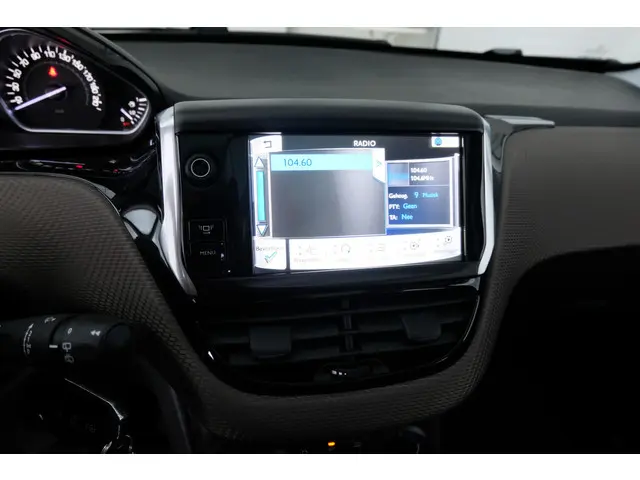 Peugeot 2008 1.2 VTi Active Pack Premium 2014 Benzine 10
