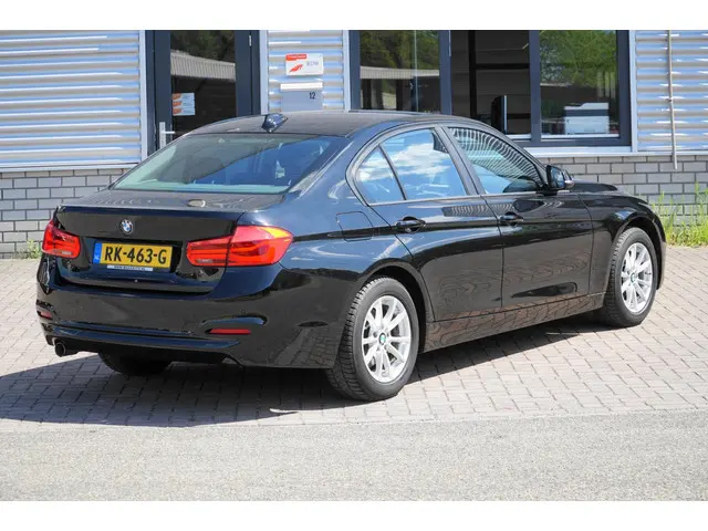 BMW 3 Serie 318i FACELIFT MODEL 2017 Benzine 11