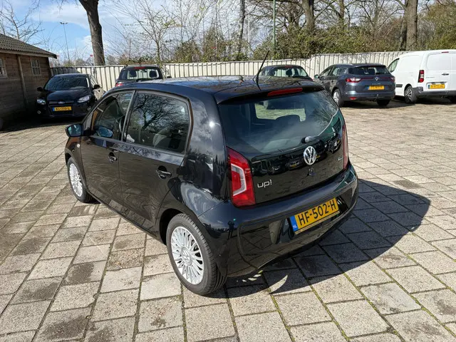 Volkswagen up! 1.0 high up! BlueMotion 2015 Benzine 2