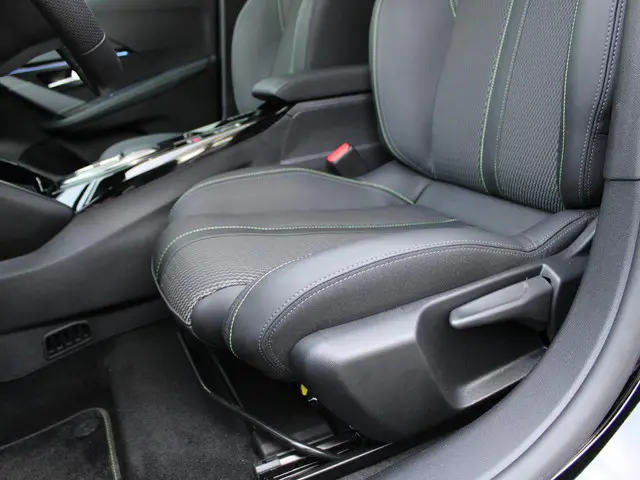 Peugeot 208 Hybrid 136 e-DCS6 GT 2024 Hybride Benzine 14