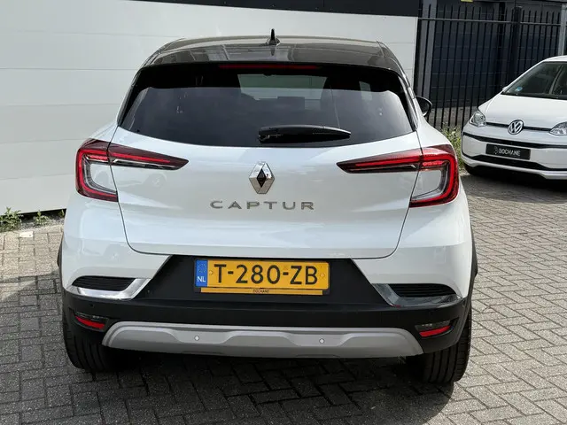 Renault Captur 1.0 TCe 90 techno 2023 Benzine 18