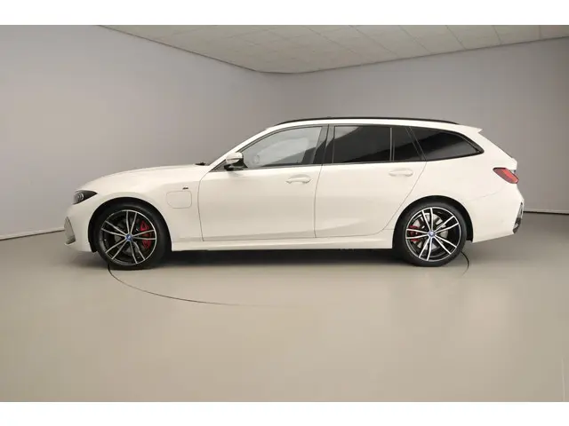 BMW 3 Serie Touring 330e 2024 Hybride Benzine 3