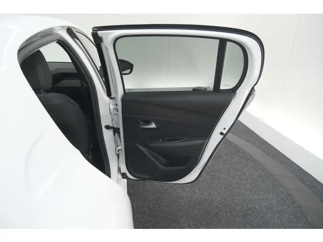Peugeot 208 PureTech 100 Allure Pack 2023 Benzine 60
