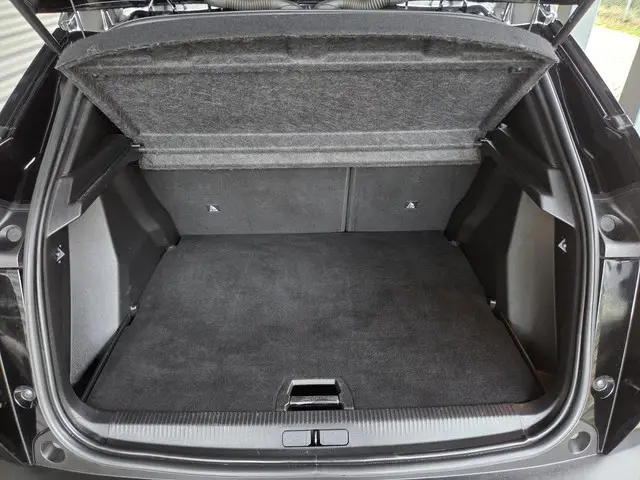 Peugeot 2008 1.2 PureTech Allure 2024 Benzine 14