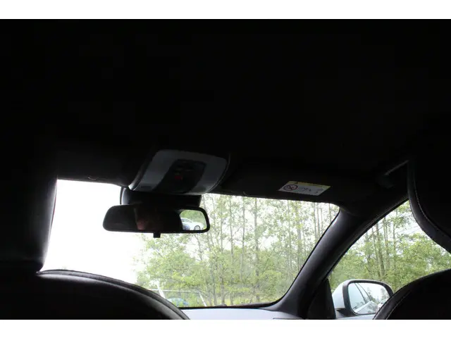 Volvo V60 1.6 T3 R-Design 2015 Benzine 25