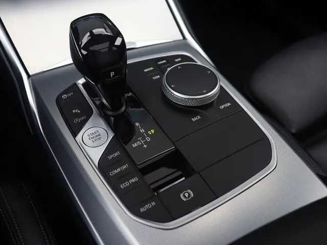 BMW 3 Serie Touring 320i 2021 Benzine 21