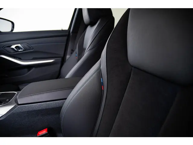 BMW 3 Serie Touring 330i 2023 Benzine 39