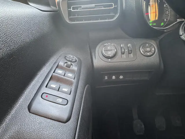 Opel Combo Tour 1.2 Turbo L2H1 Edition 7p. 2019 Benzine 23