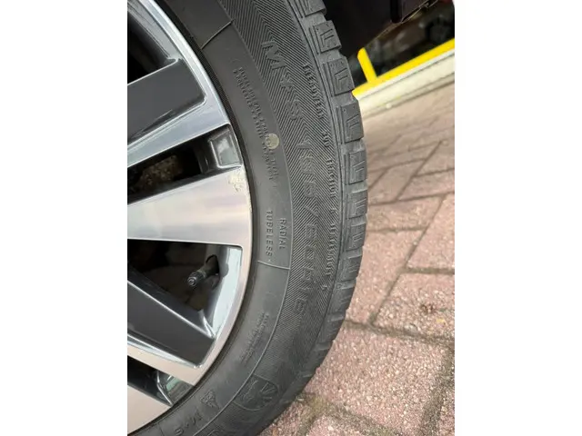 Peugeot 2008 1.2 PureTech Allure Automaat 2018 Benzine 33