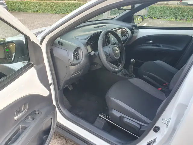 Toyota Aygo X 1.0 VVT-i MT play 2024 Benzine 5