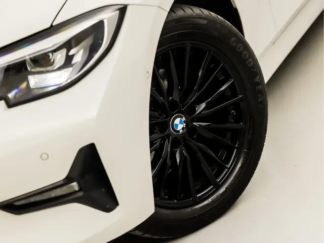 BMW 3 Serie Touring 318i Sportline 2021 Benzine 40