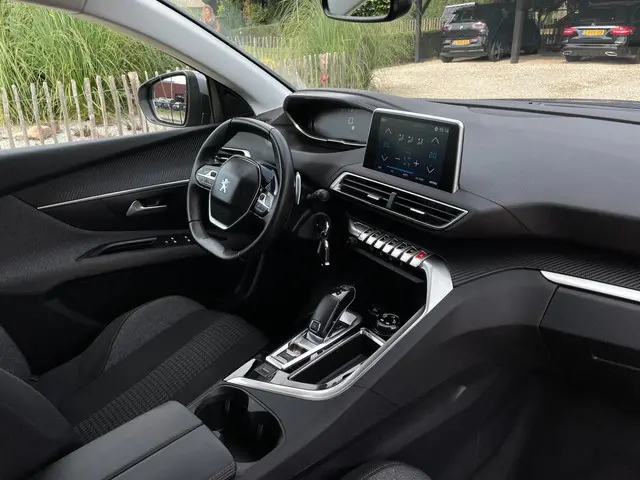 Peugeot 3008 1.2 Première AUTOMAAT, trekhaak. 2017 Benzine 19