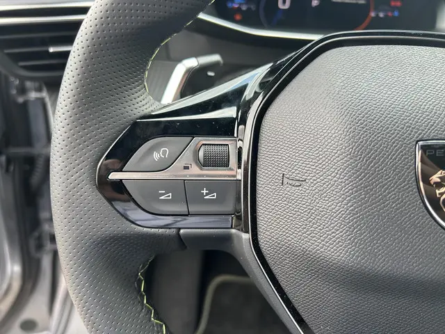 Peugeot 2008 1.2 Hybrid 145 GT 2025 Hybride Benzine 24
