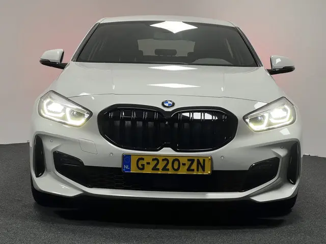 BMW 1 Serie 118i High Executive M-Sport 2020 Benzine 40