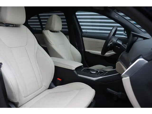 BMW 3 Serie Sedan 320i 2024 Benzine 8