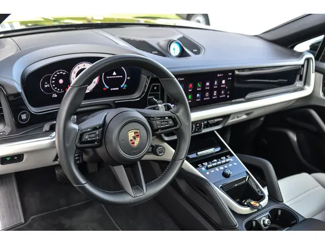 Porsche Cayenne Coupé 3.0 E-Hybrid 2025 Hybride Benzine 6