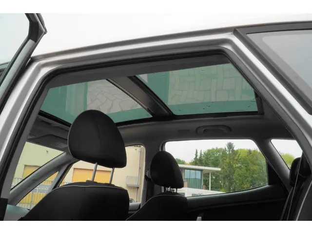 Kia Venga 1.6 CVVT AUTOMAAT PANO 2015 Benzine 2