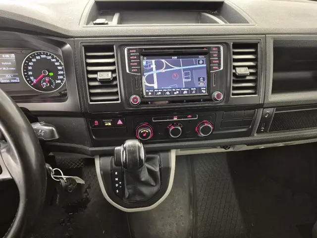 Volkswagen Transporter 2.0 TDI L2H1 Highline 2015 Diesel 5