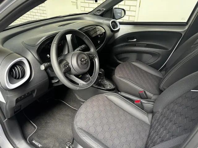 Toyota Aygo X 1.0 VVT-i S-CVT JBL automaat 2025 Benzine 10