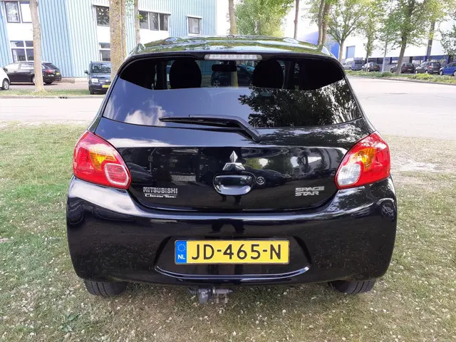 Mitsubishi Space Star 1.2 Intense+ *airco*5 drs* 2014 Benzine 7