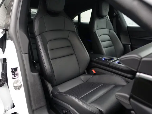 Porsche Taycan 3