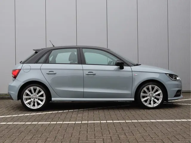 Audi A1 Sportback 1.0 TFSI S-line 2018 Benzine 17