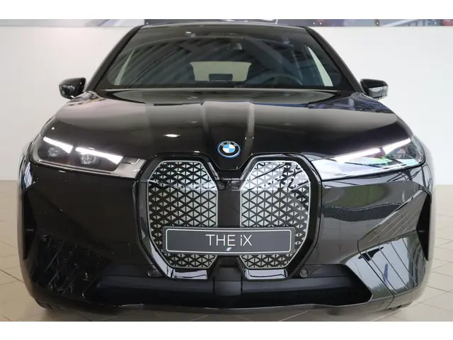BMW iX xDrive40 2025 Elektrisch 4