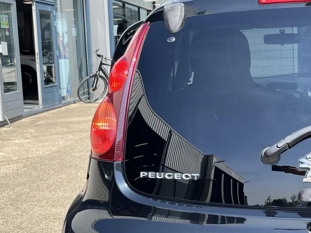 Peugeot 107 1.0 Black & Silver 2013 Benzine 44