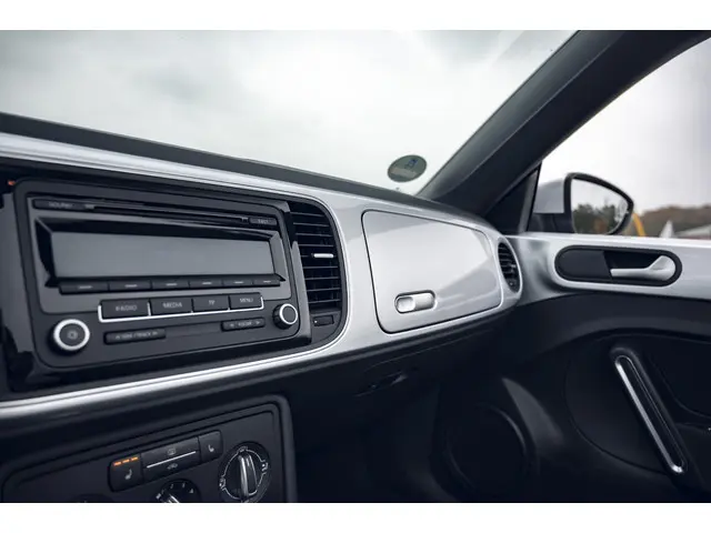 Volkswagen Beetle Cabriolet 1.2 TSI 2014 Benzine 17