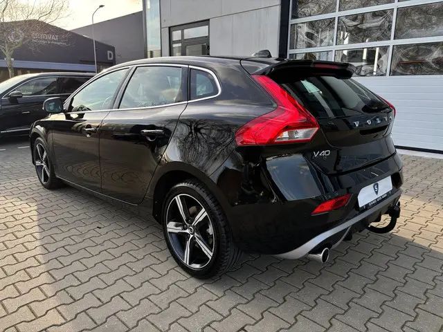 Volvo V40 2.0 T4 R-Design 2018 Benzine 23