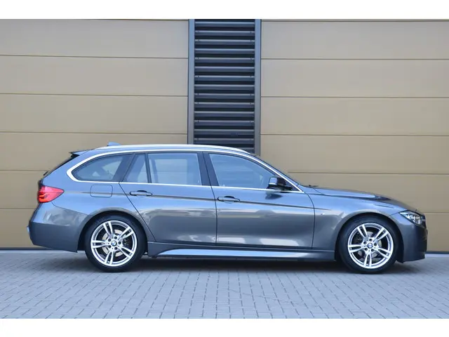 BMW 3 Serie Touring 320i High Executive 2017 Benzine 6