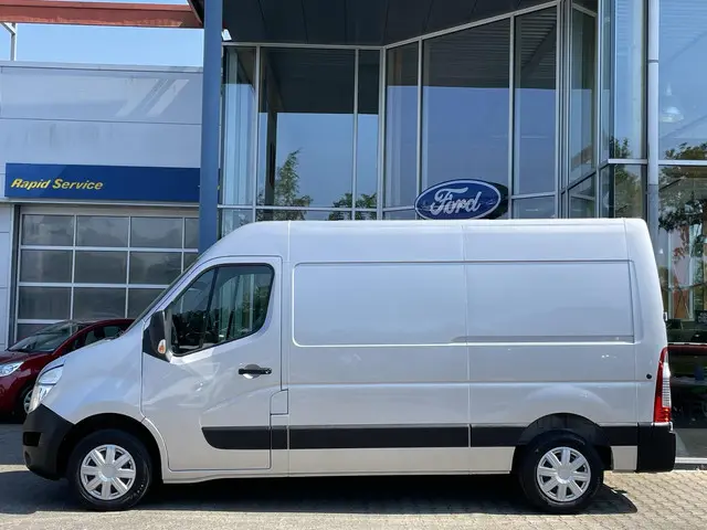 Nissan NV400 3