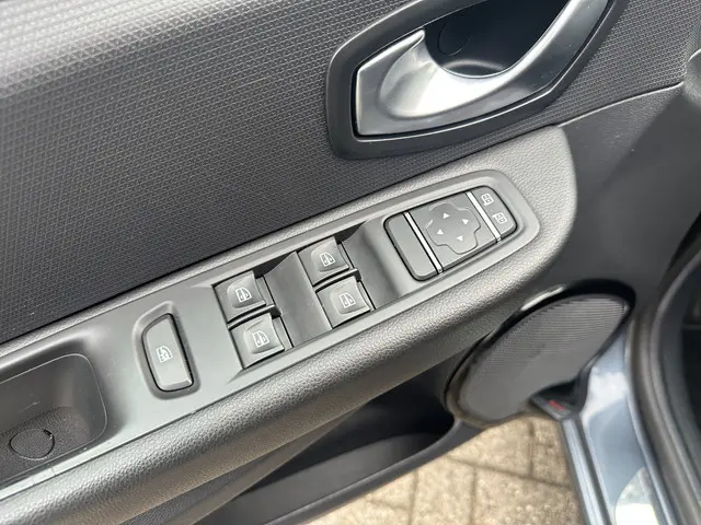 Renault Clio 0.9 TCe Limited | Trekhaak | Navi 2018 Benzine 12