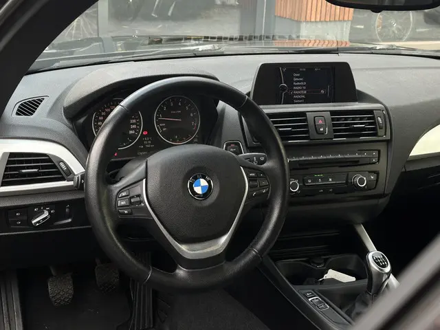 BMW 1 Serie 114i Business+ 2013 Benzine 12
