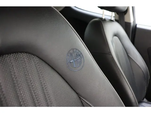 Alfa Romeo MiTo 0.9 TwinAir Esclusivo 2014 Benzine 16