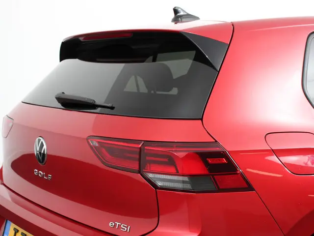 Volkswagen Golf 1.0 eTSI 110pk DSG Active 2022 Benzine 35