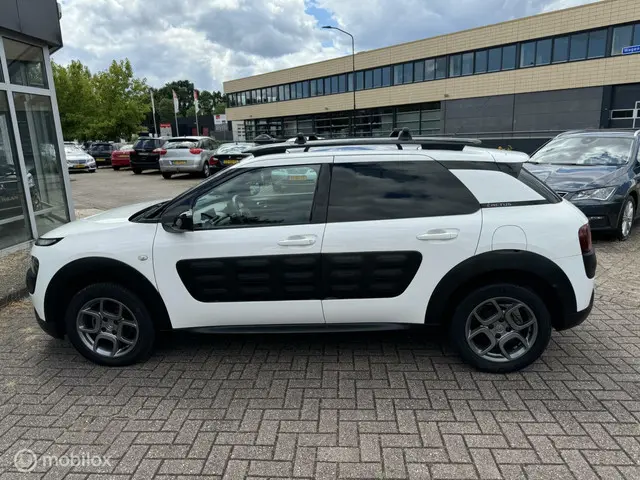 Citroën C4 Cactus 1.2 e-VTi Shine 2014 Benzine 15