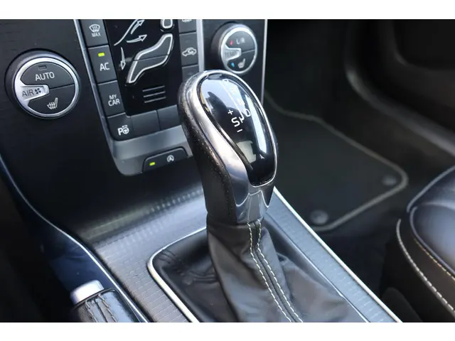 Volvo V40 T3 Polar+ Sport 2019 Benzine 27