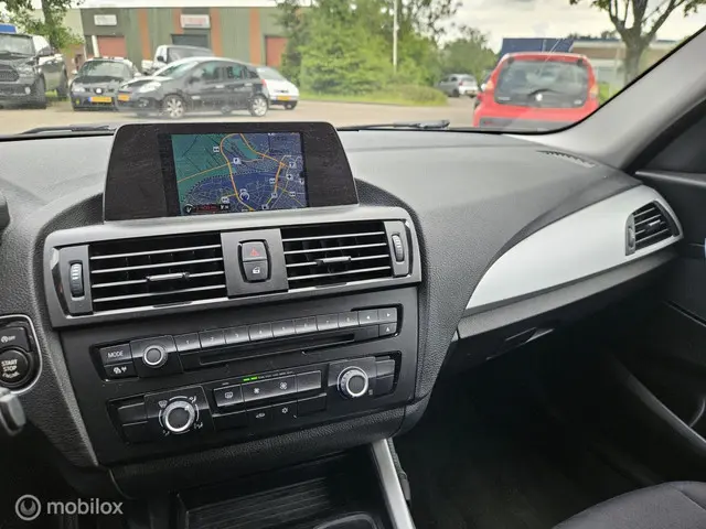 BMW 1 Serie 116i Business 2012 Benzine 16