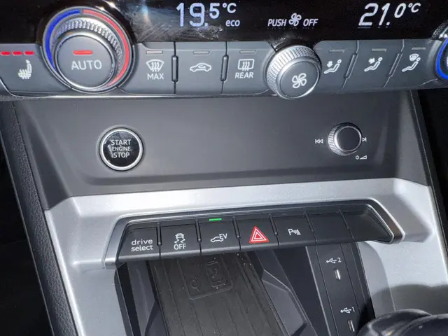 Audi Q3 45 TFSIe Advanced edition 2023 Hybride Benzine 20