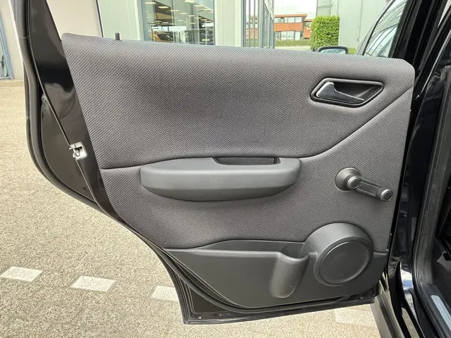 Mercedes-Benz A-Klasse 160 Business Class 2012 Benzine 18