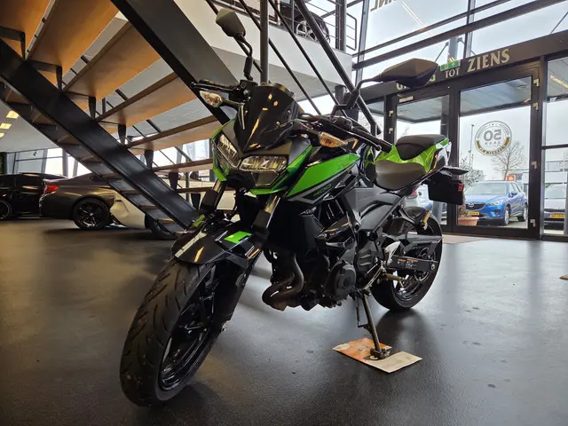 Kawasaki Z400 ABS 2023 Benzine 2