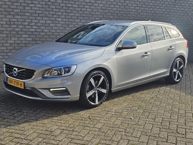 Volvo V60 1.5 T3 Nordic+ R-Design Leer/Navi/Pdc 2017 Benzine 3